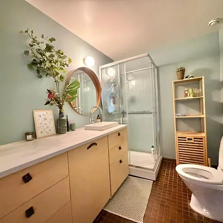 1br With Sunny Balcony