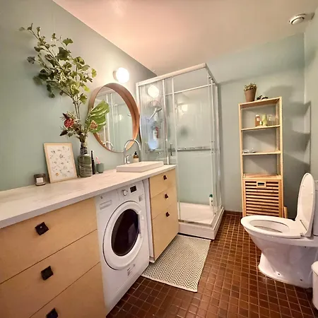 1br With Sunny Balcony Apartment