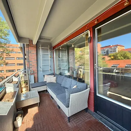 1br With Sunny Balcony
